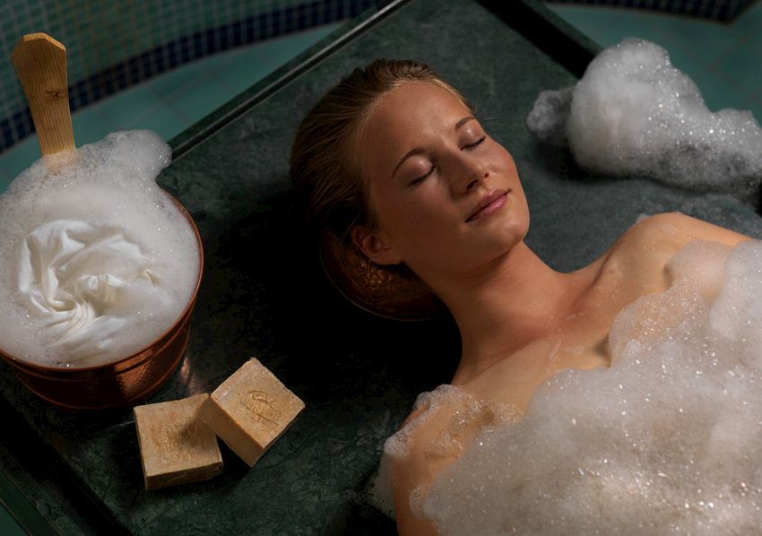 Kisssalis Hamam Seifenschaum Frau