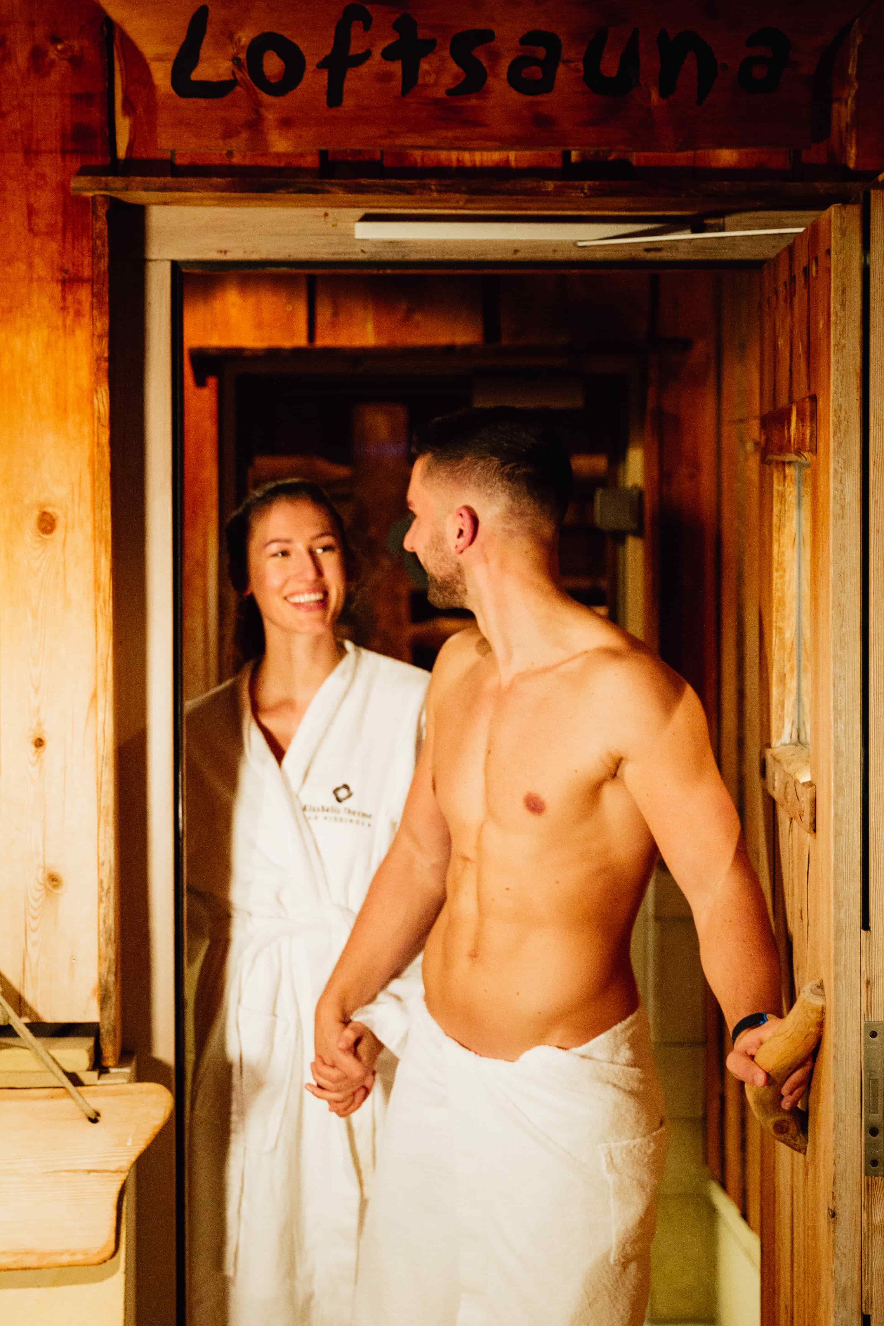 Kisssalis Sauna Ausgang Paar