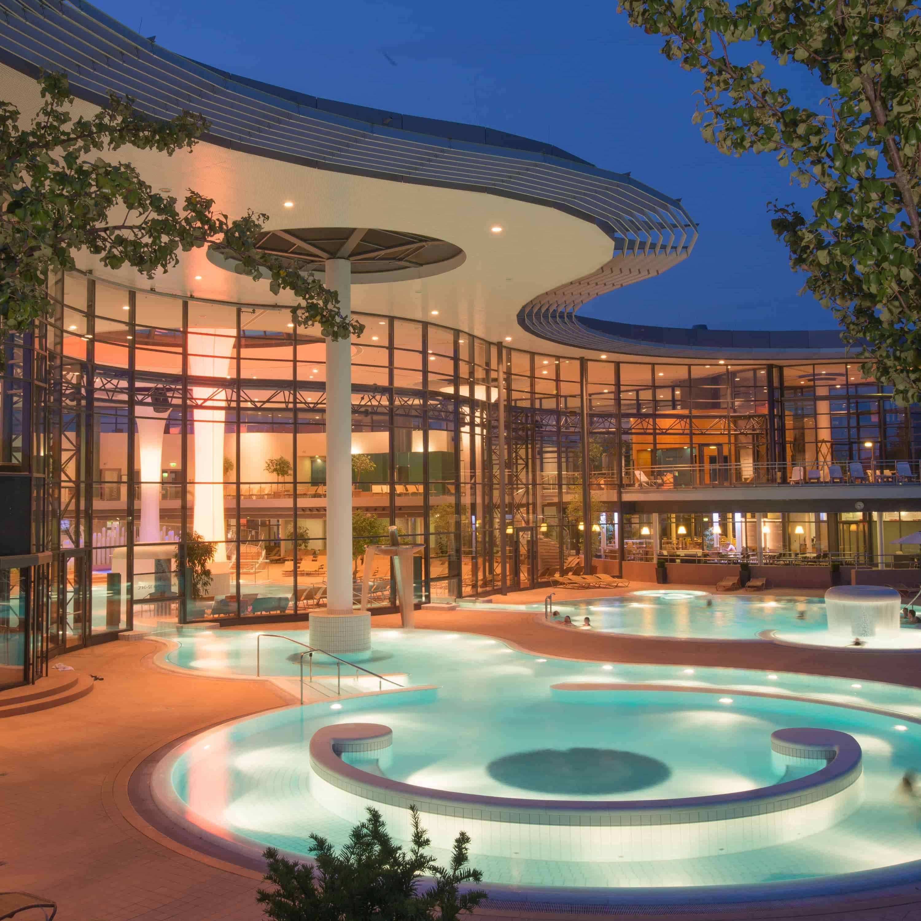 Kisssalis Aussenansicht Nacht