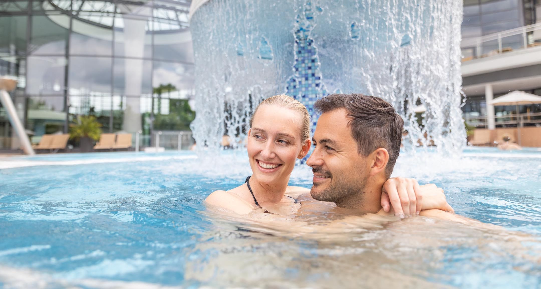 Kisssalis Aussenbecken Paar Sommer03