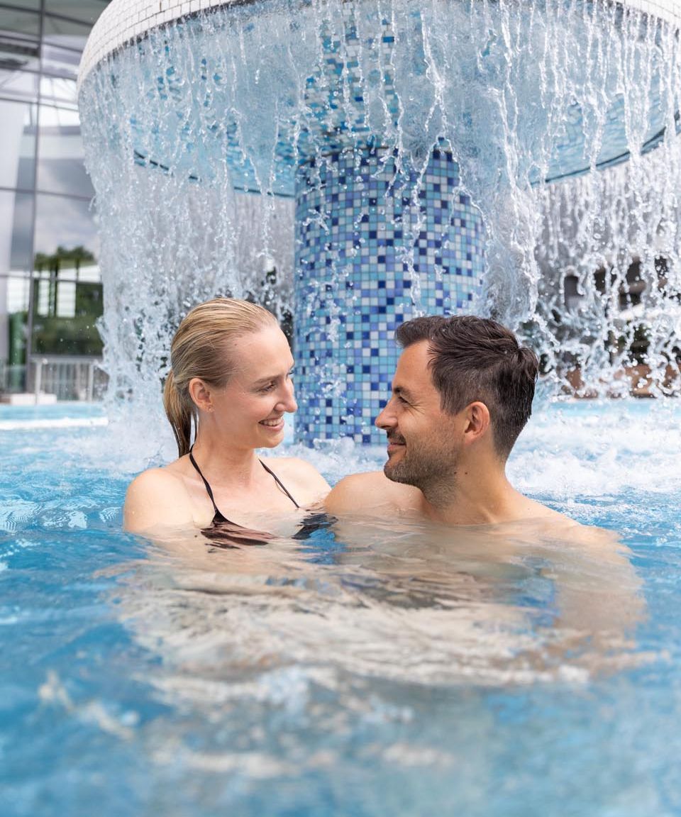 Kisssalis Aussenbecken Paar Sommer06