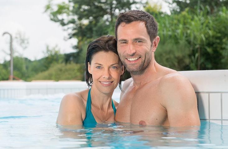 Kisssalis Aussenbecken Paar Stroemungskanal