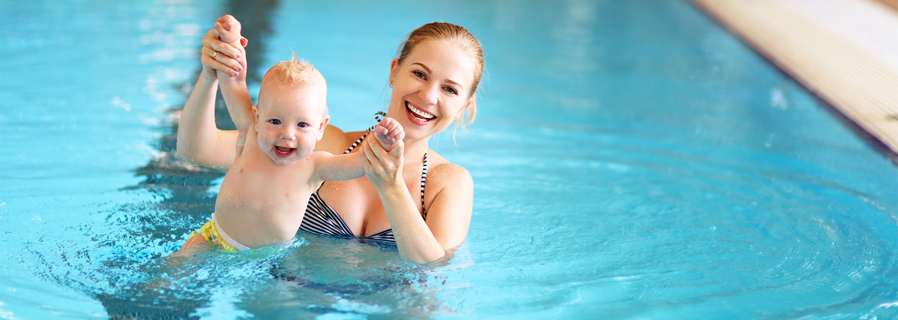 Kisssalis Babyschwimmen Mama Mit Baby