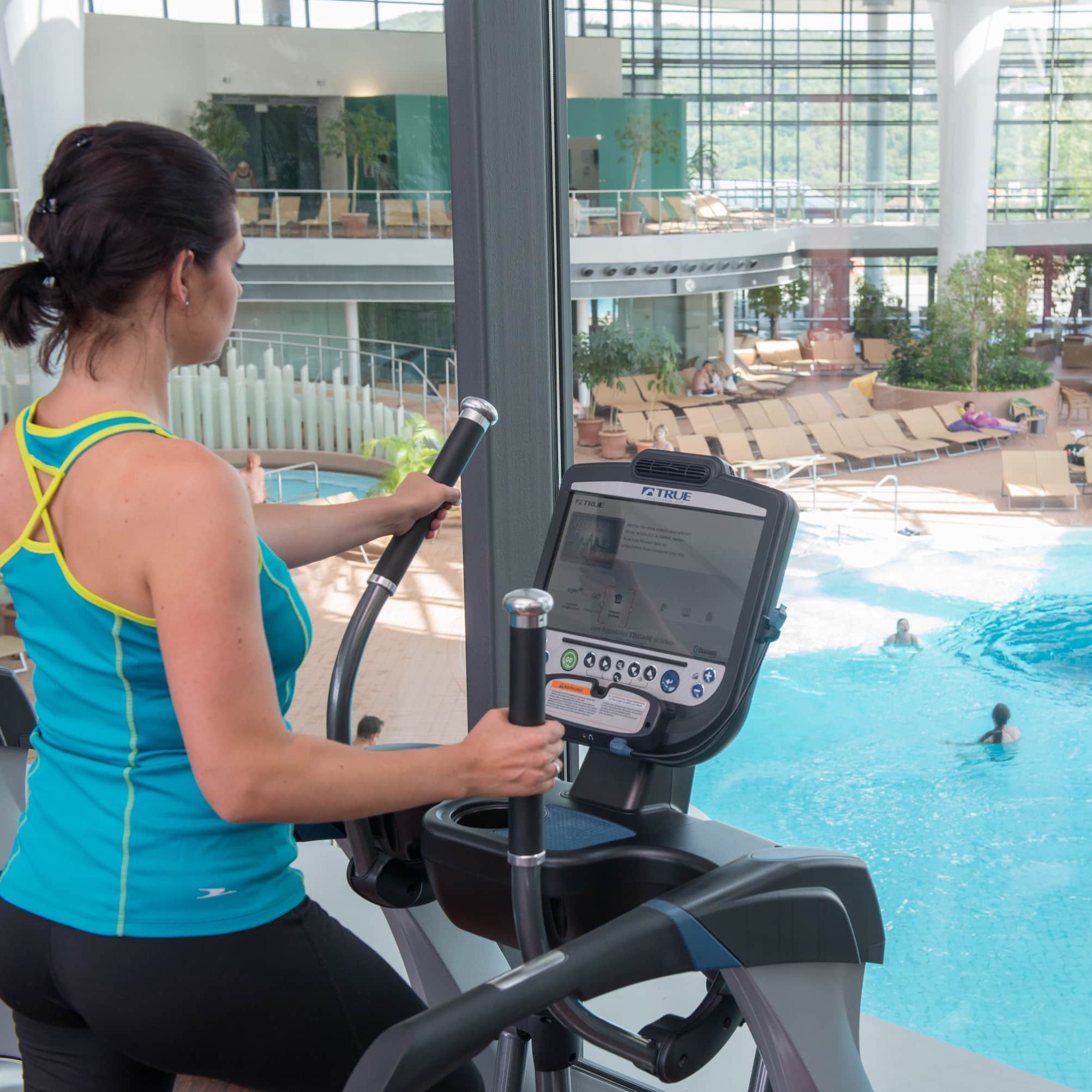 Kisssalis Fitness Ausdauergeraet Thermenausblick