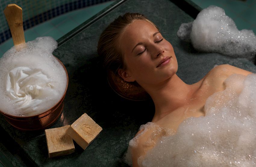 Kisssalis Hamam Seifenschaum Frau
