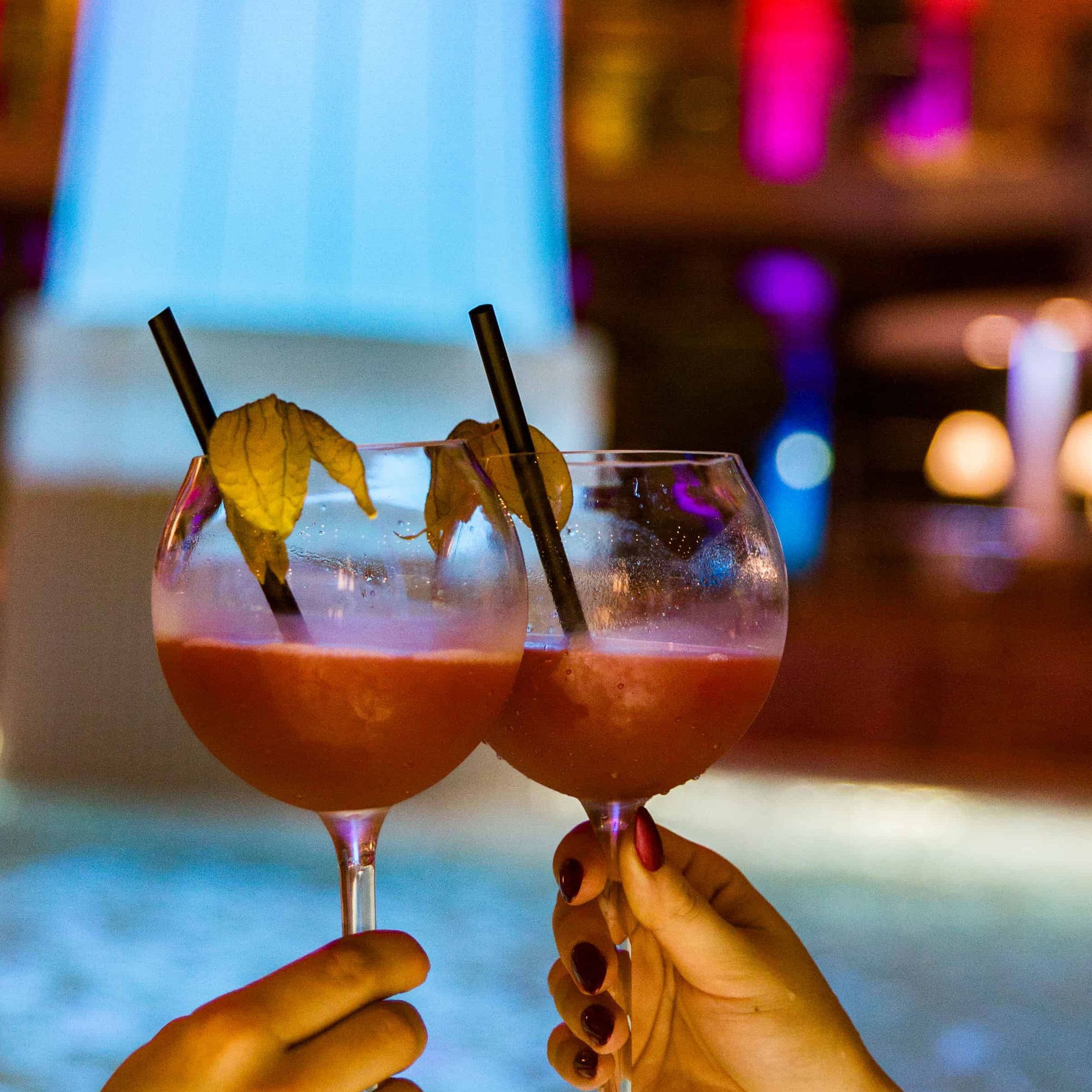 Kisssalis Innenbecken Cocktails Saeule