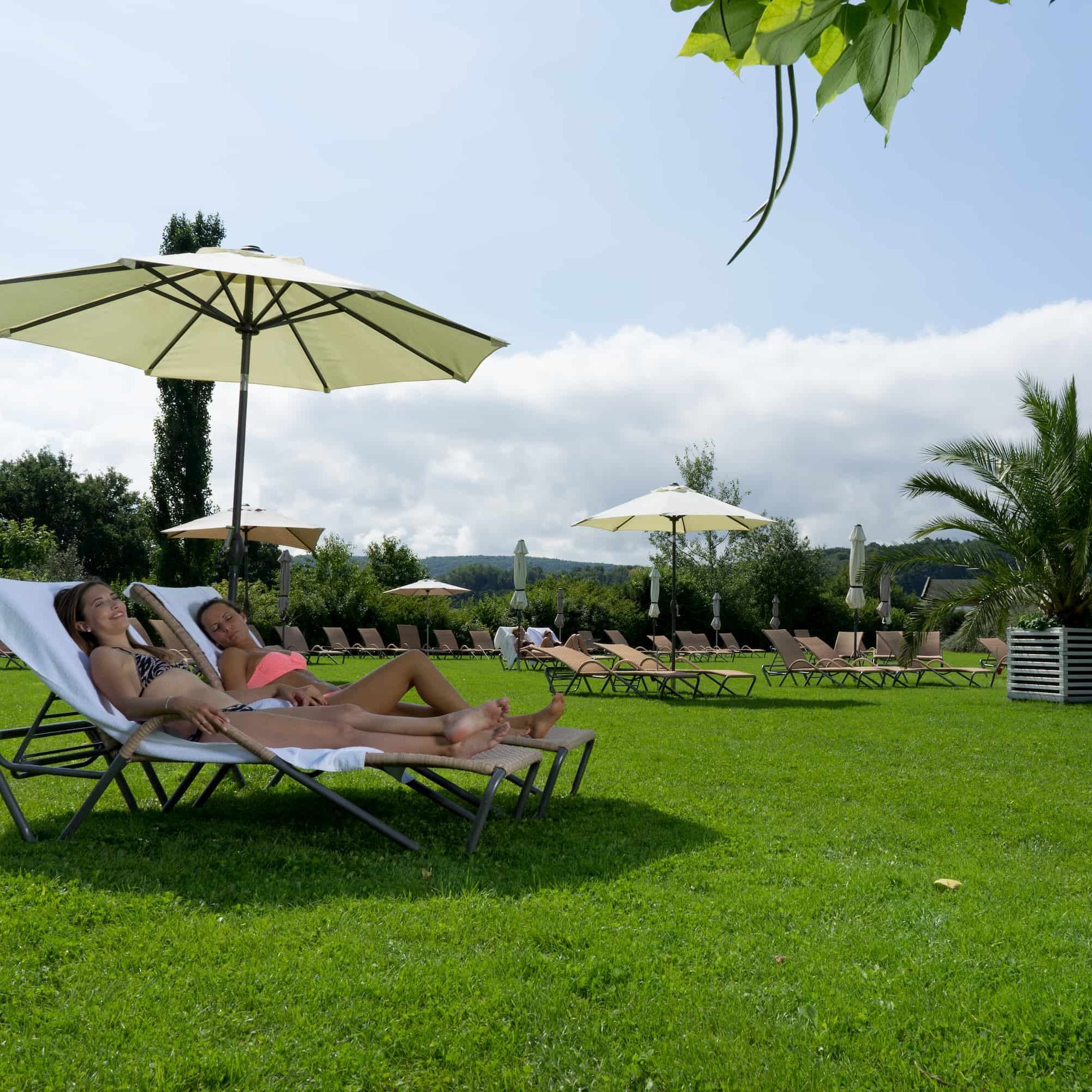 Kisssalis Liegewiese Frauen