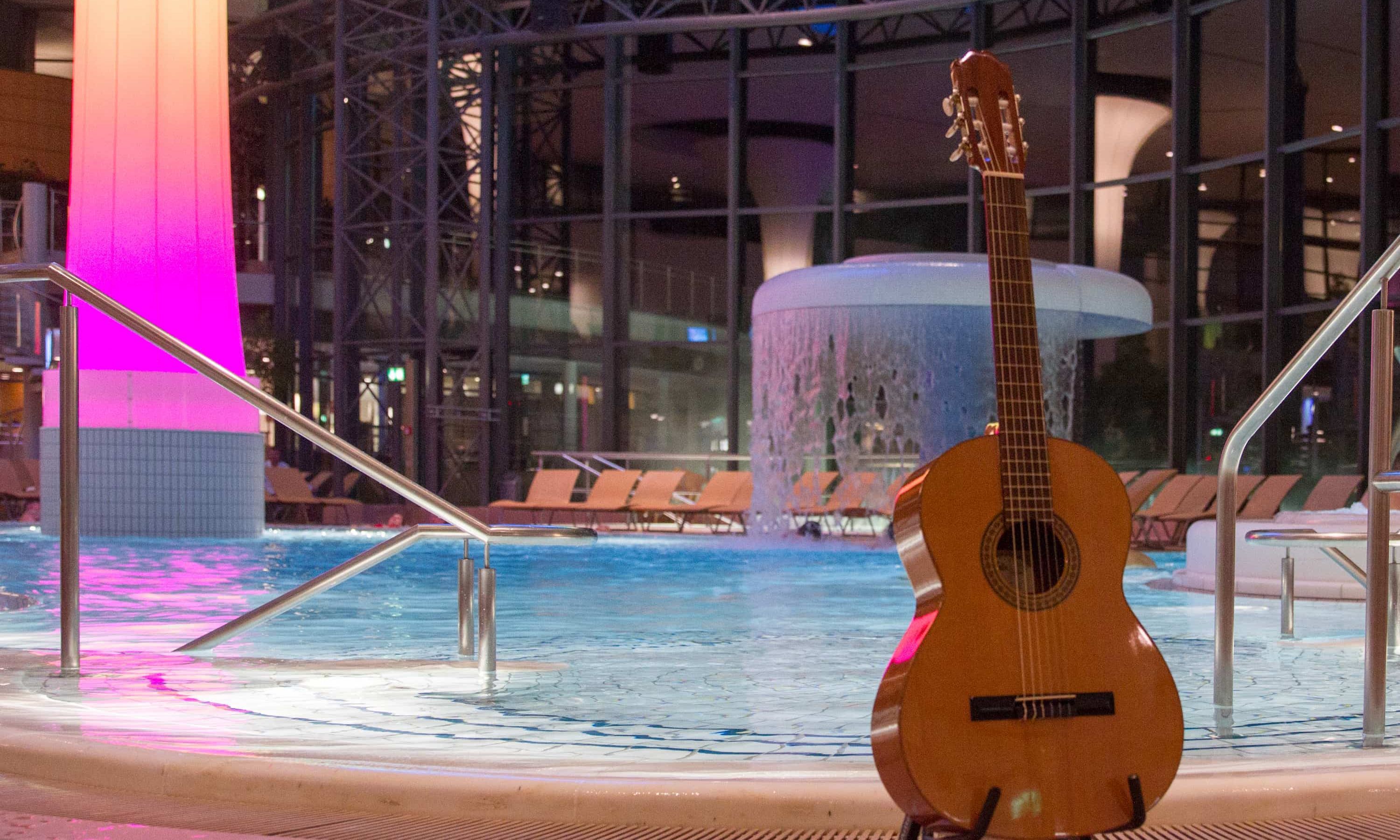 Kisssalis Musicnights Gitarre Quer