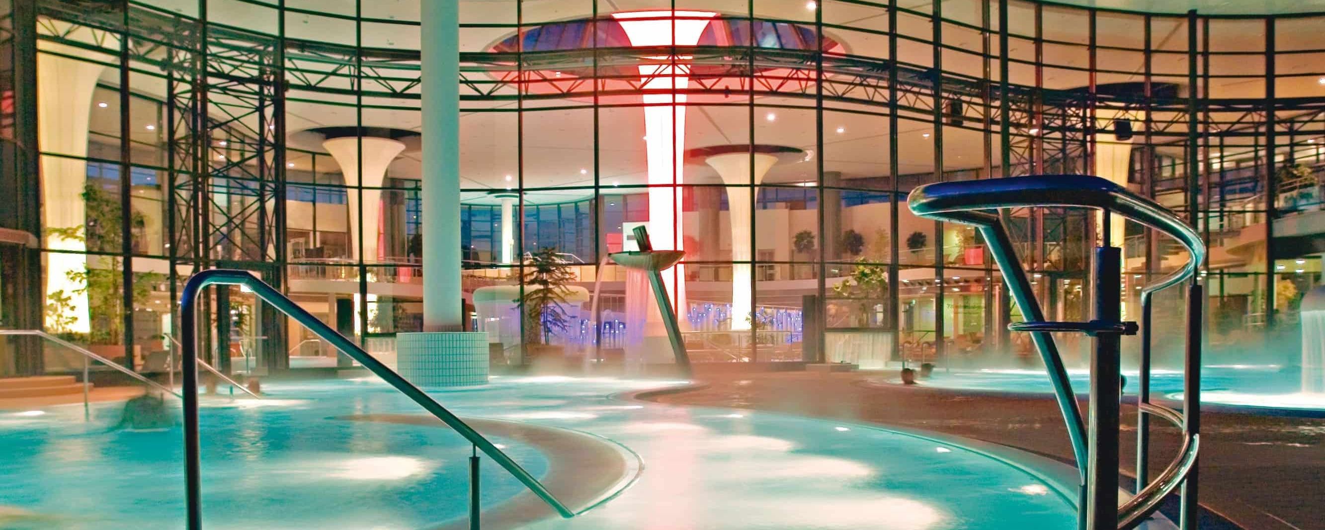 Kisssalis Nachts Treppe Aussenbecken