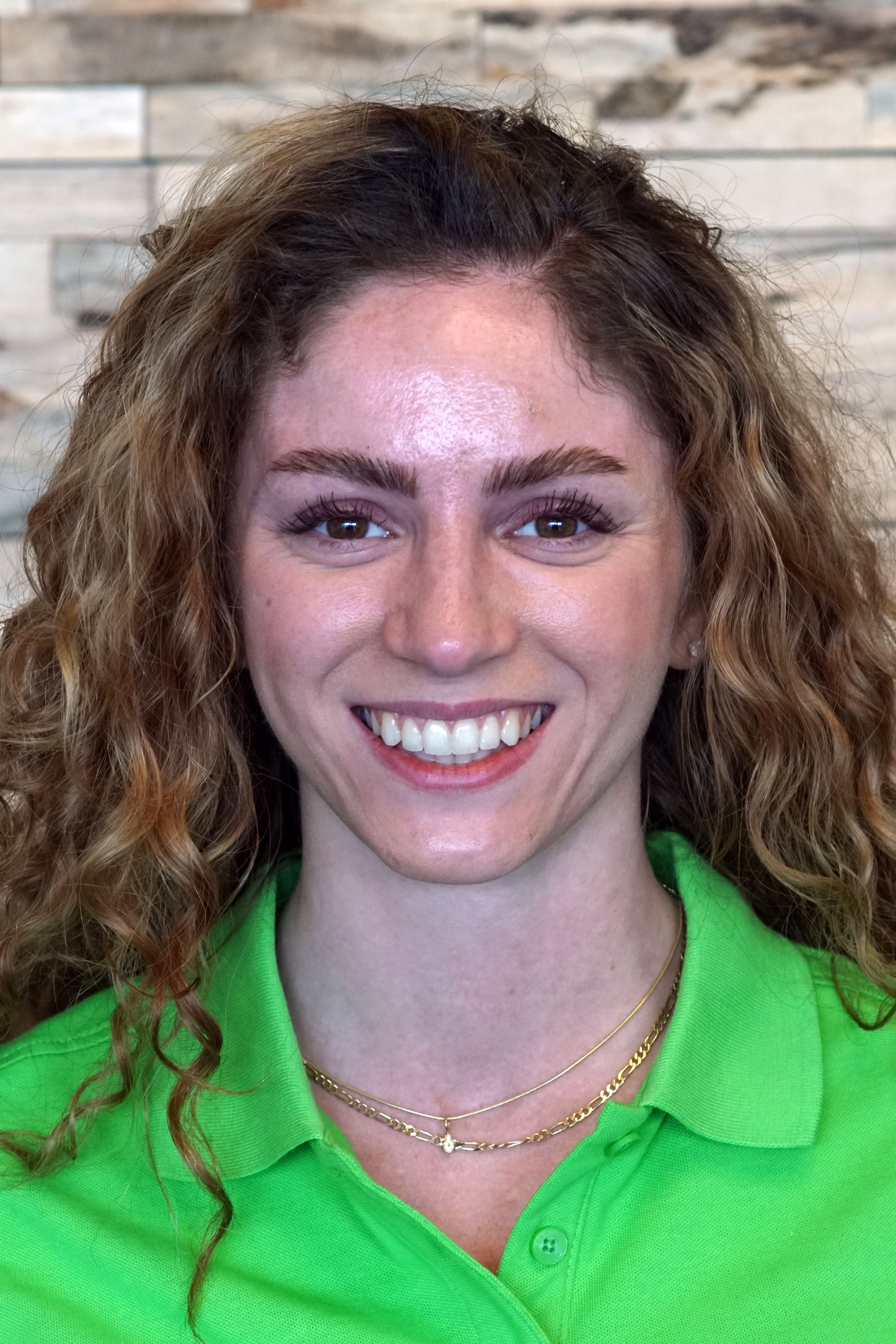 Kisssalis Rueckenzentrum Trainerin Vera Jpg