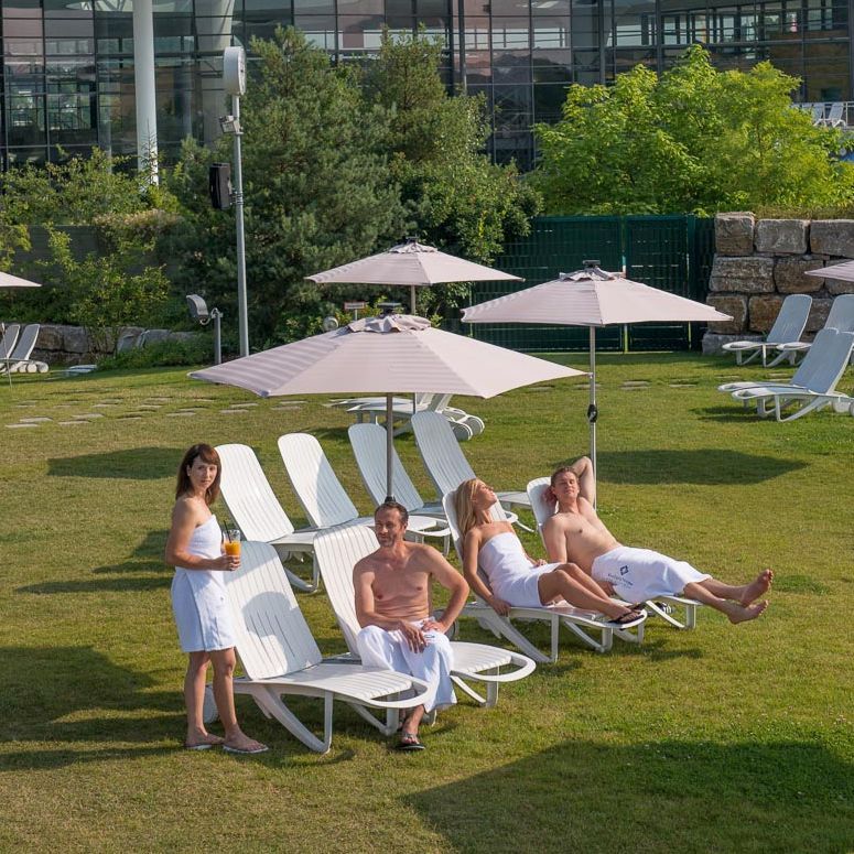 Kisssalis Saunagarten Wiese