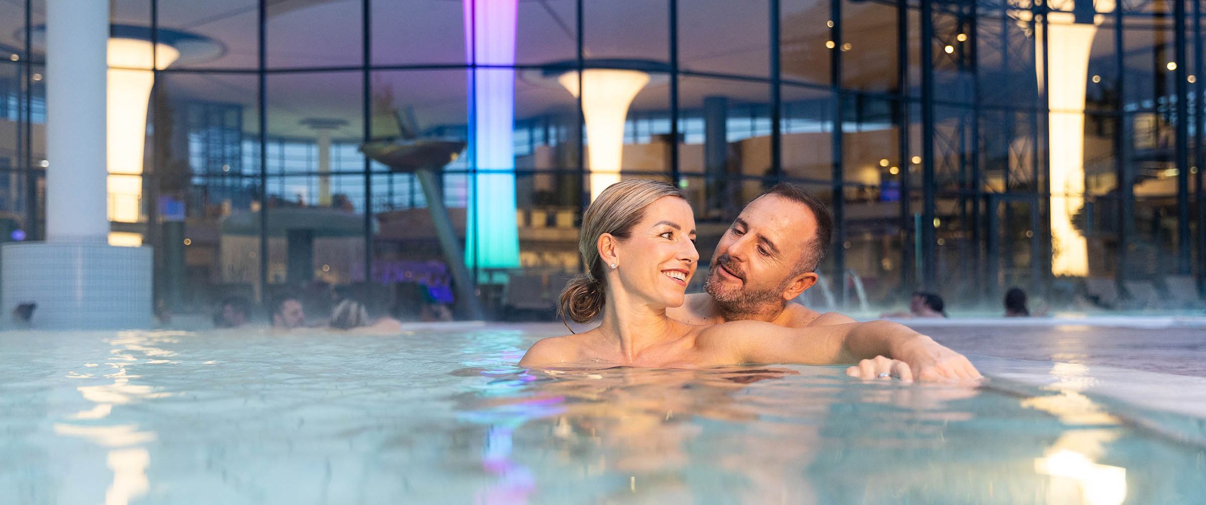 Kisssalis Therme Aussenbecken Paar43