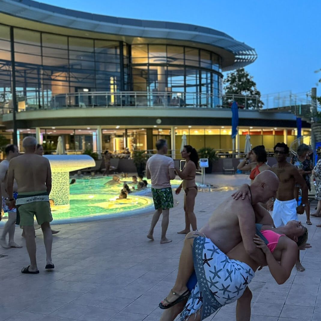 Kisssalis Salsanight Nachtaufnahme Tanz 1